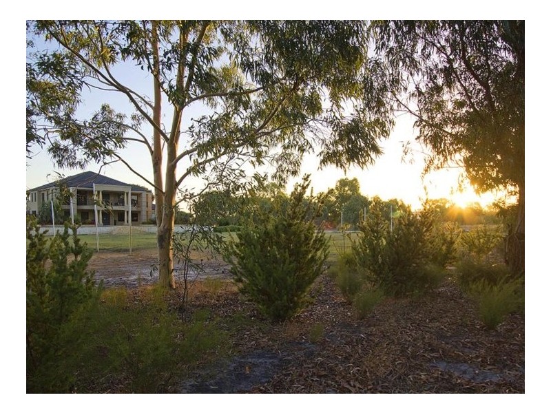 258 Neaves Road, Mariginiup WA 6065