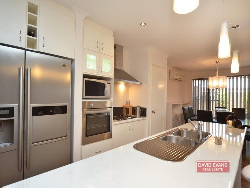 31 Brunswick Circ, Banksia Grove WA 6031