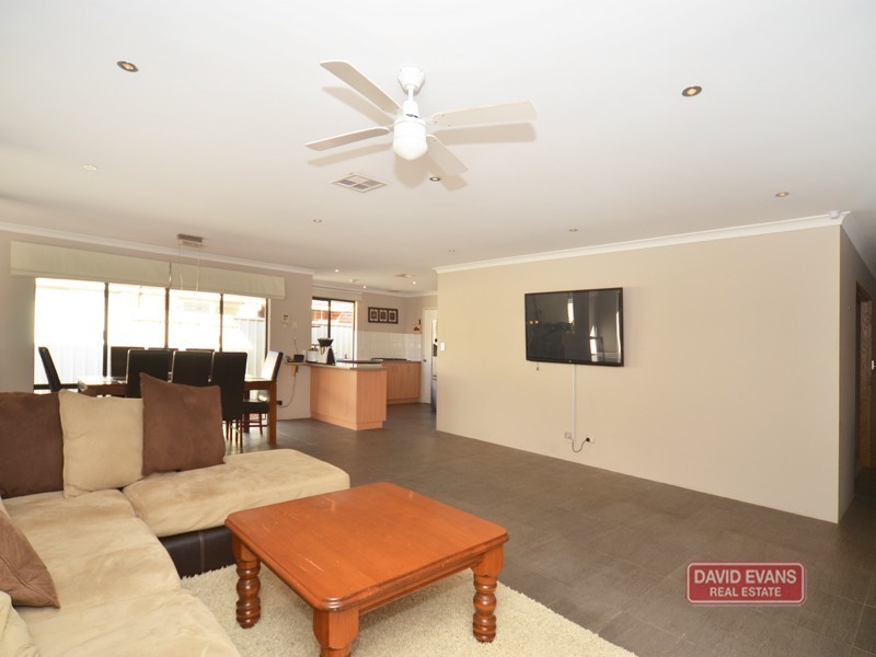 11 Colwyn Loop, Tapping WA 6065