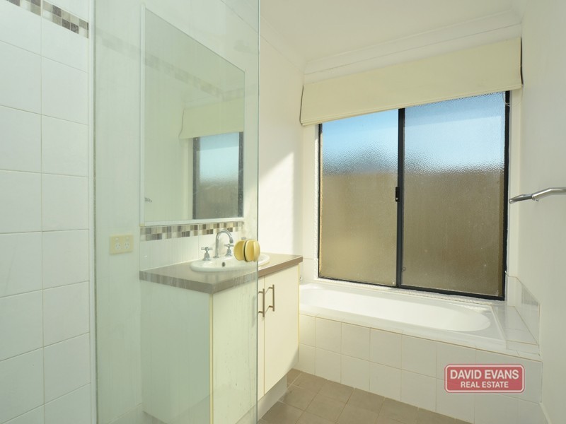 11 Colwyn Loop, Tapping WA 6065