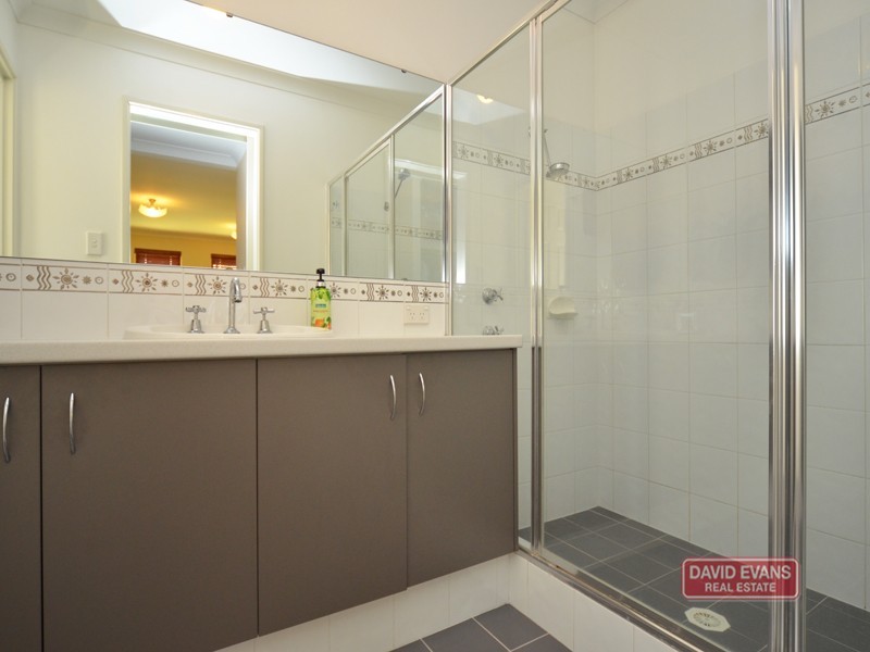 10 Alandale Bend, Banksia Grove WA 6031