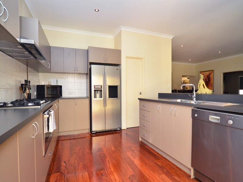 17 Bardeen Pass, Carramar WA 6031