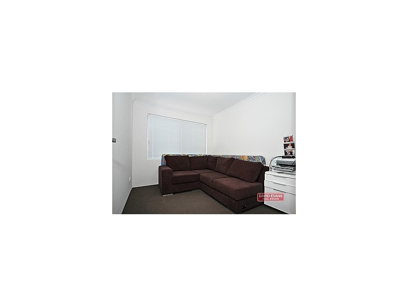 4/2 Marathon Loop, Madeley WA 6065