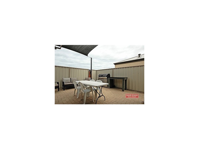 4/2 Marathon Loop, Madeley WA 6065