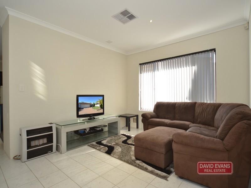 10 Beeston Crescent, Marangaroo WA 6064