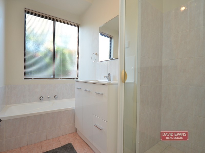 10 Beeston Crescent, Marangaroo WA 6064