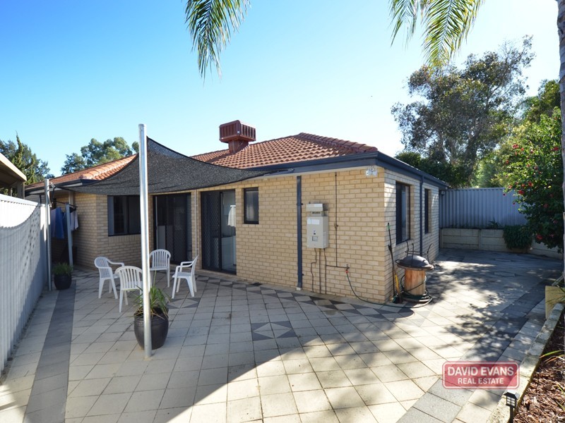 10 Beeston Crescent, Marangaroo WA 6064
