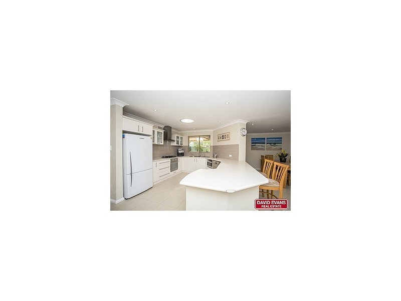 25 Knightsbridge Crescent, Mullaloo WA 6027