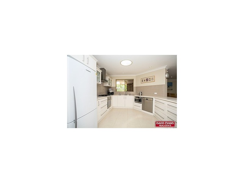 25 Knightsbridge Crescent, Mullaloo WA 6027