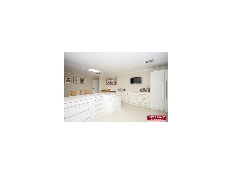 25 Knightsbridge Crescent, Mullaloo WA 6027
