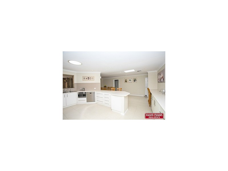 25 Knightsbridge Crescent, Mullaloo WA 6027