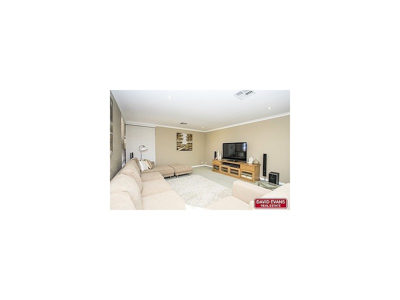 25 Knightsbridge Crescent, Mullaloo WA 6027
