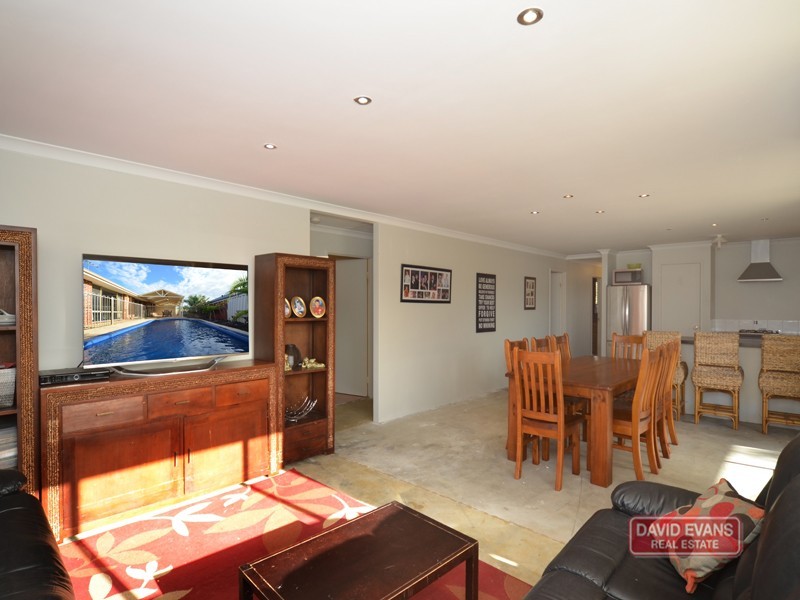 12 Alpina Promenade, Banksia Grove WA 6031