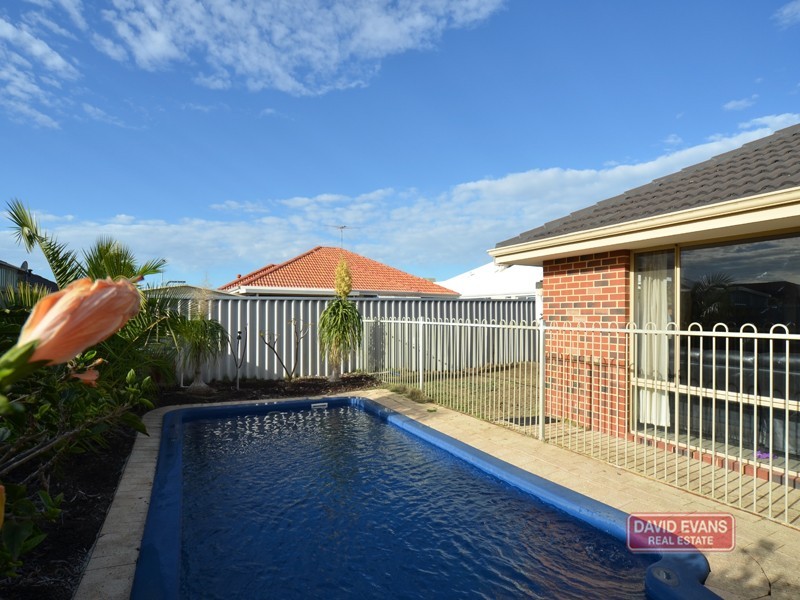 12 Alpina Promenade, Banksia Grove WA 6031