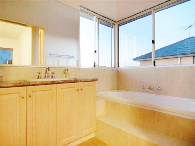 1 Kyby Place, Carramar WA 6031