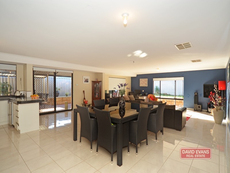 12 Cheriton Drive, Carramar WA 6031