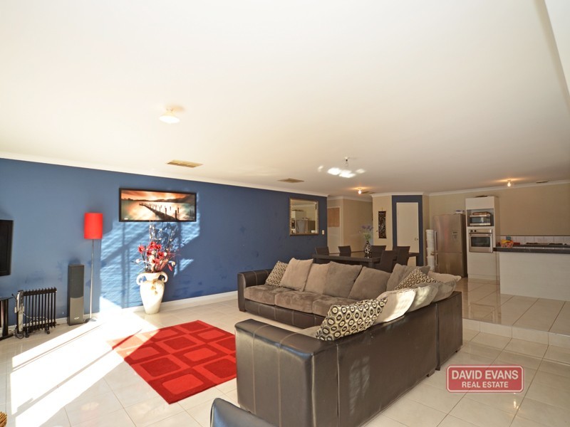 12 Cheriton Drive, Carramar WA 6031