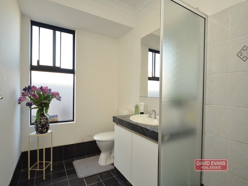 12 Cheriton Drive, Carramar WA 6031