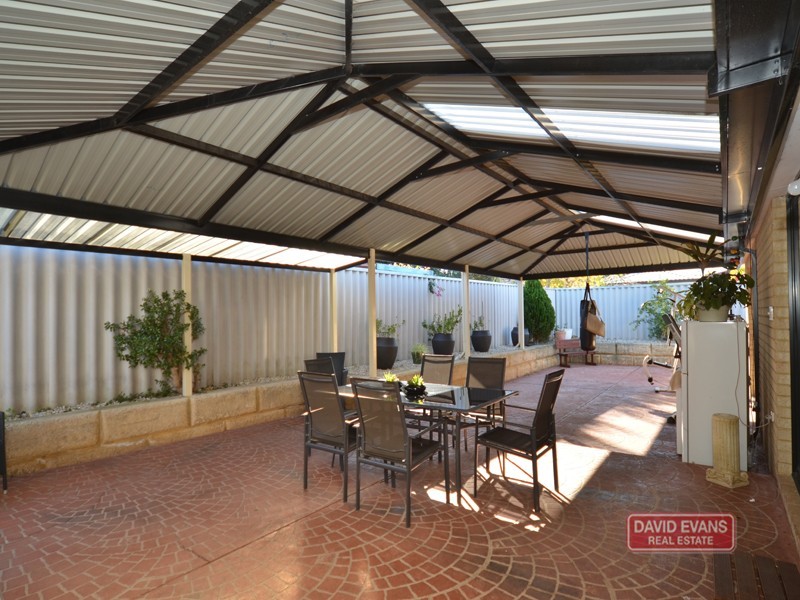 12 Cheriton Drive, Carramar WA 6031