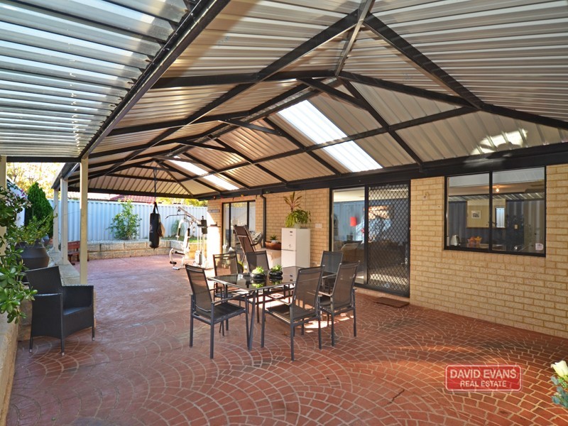 12 Cheriton Drive, Carramar WA 6031