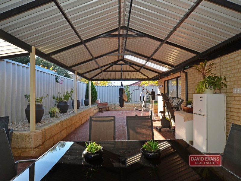 12 Cheriton Drive, Carramar WA 6031