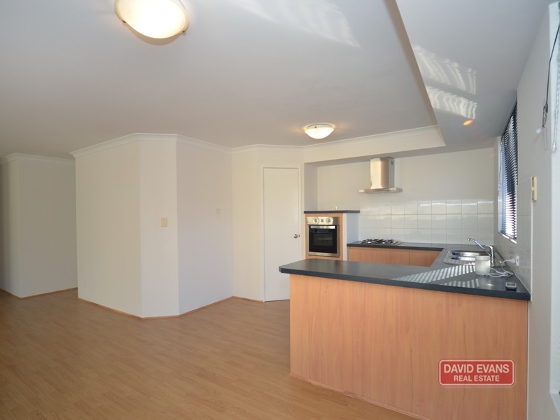 15 Lyndavale Loop, Carramar WA 6031