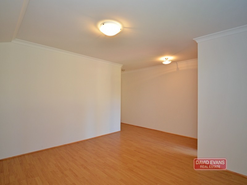 15 Lyndavale Loop, Carramar WA 6031