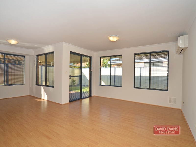 15 Lyndavale Loop, Carramar WA 6031