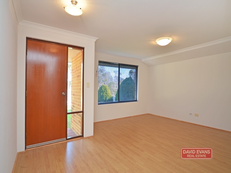 15 Lyndavale Loop, Carramar WA 6031