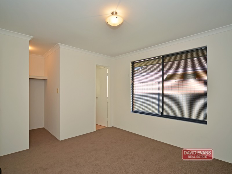 15 Lyndavale Loop, Carramar WA 6031