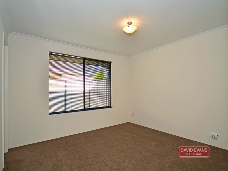 15 Lyndavale Loop, Carramar WA 6031