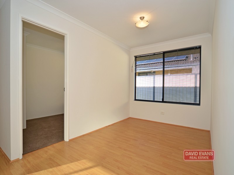 15 Lyndavale Loop, Carramar WA 6031