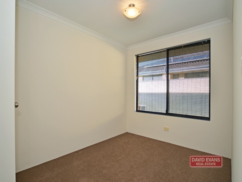15 Lyndavale Loop, Carramar WA 6031