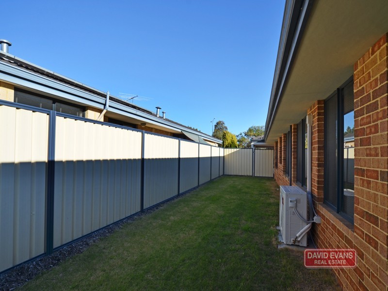 15 Lyndavale Loop, Carramar WA 6031