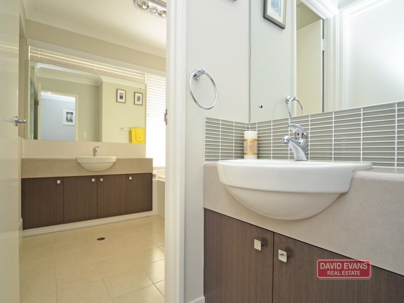 8 Auger Way, Alkimos WA 6038