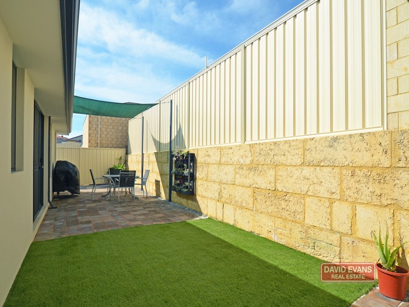 22 Fogliani Loop, Sinagra WA 6065