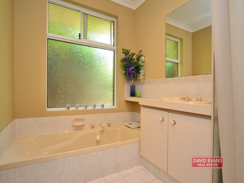 4 Sedgley Close, Landsdale WA 6065