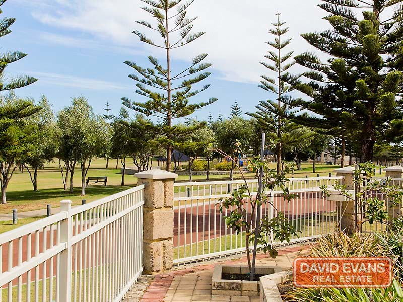 2 Halmstad Circle, Mindarie WA 6030