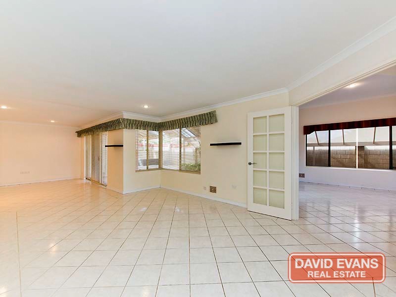 2 Halmstad Circle, Mindarie WA 6030