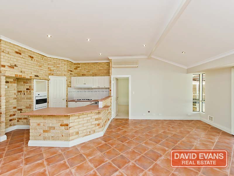 82 Roxburgh Cir, Kinross WA 6028