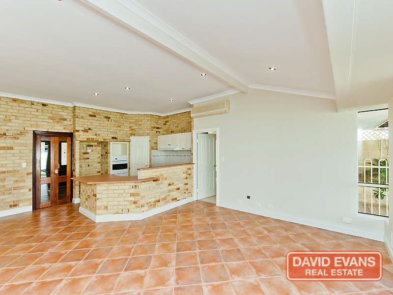 82 Roxburgh Cir, Kinross WA 6028