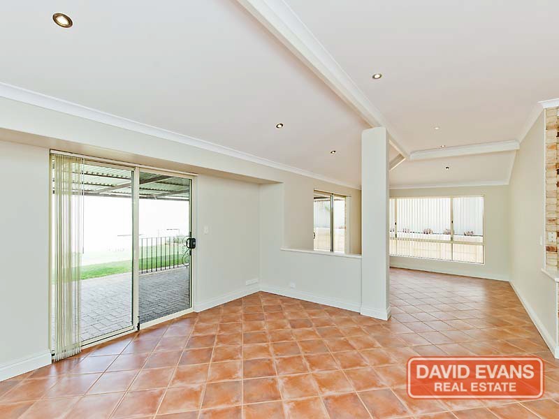 82 Roxburgh Cir, Kinross WA 6028