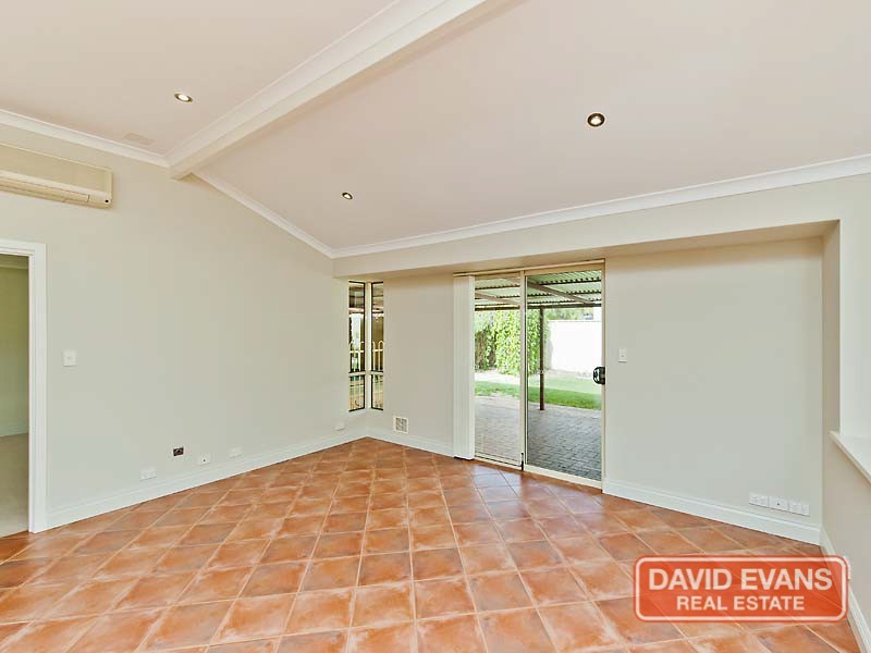 82 Roxburgh Cir, Kinross WA 6028