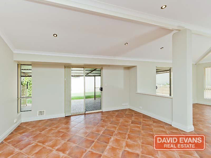 82 Roxburgh Cir, Kinross WA 6028