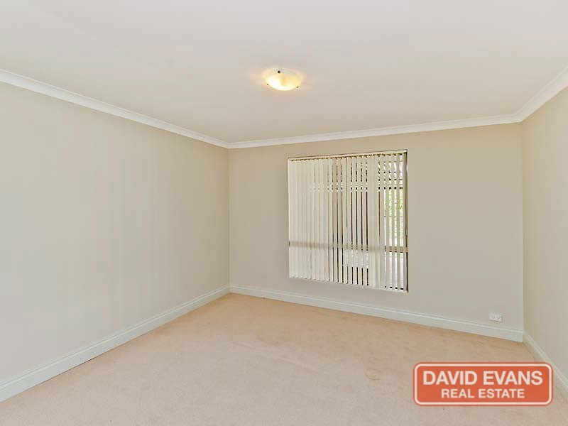 82 Roxburgh Cir, Kinross WA 6028