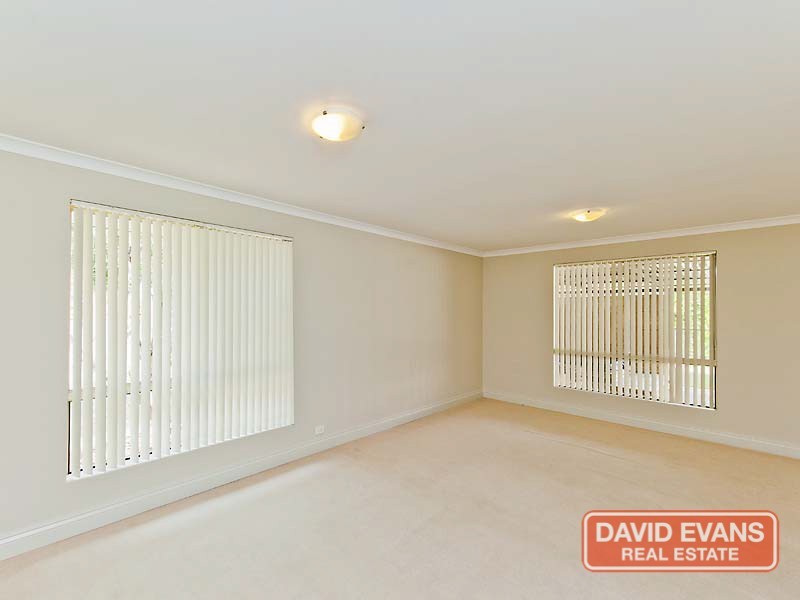 82 Roxburgh Cir, Kinross WA 6028