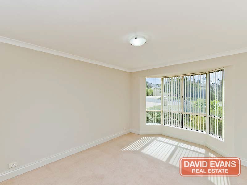82 Roxburgh Cir, Kinross WA 6028