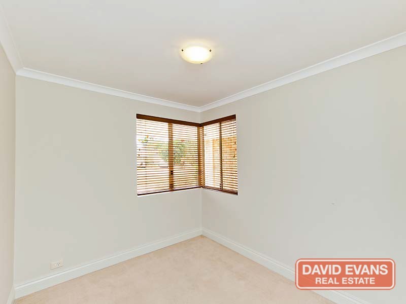 82 Roxburgh Cir, Kinross WA 6028