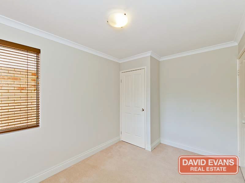 82 Roxburgh Cir, Kinross WA 6028