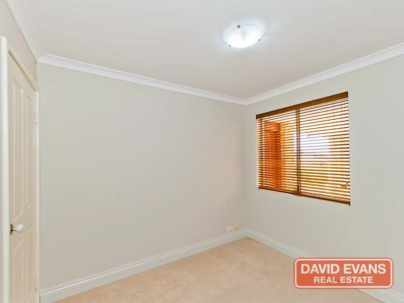 82 Roxburgh Cir, Kinross WA 6028